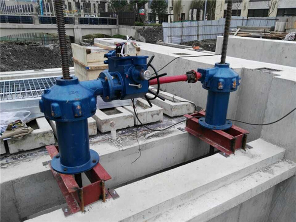 QDA雙吊點啟閉機(jī)